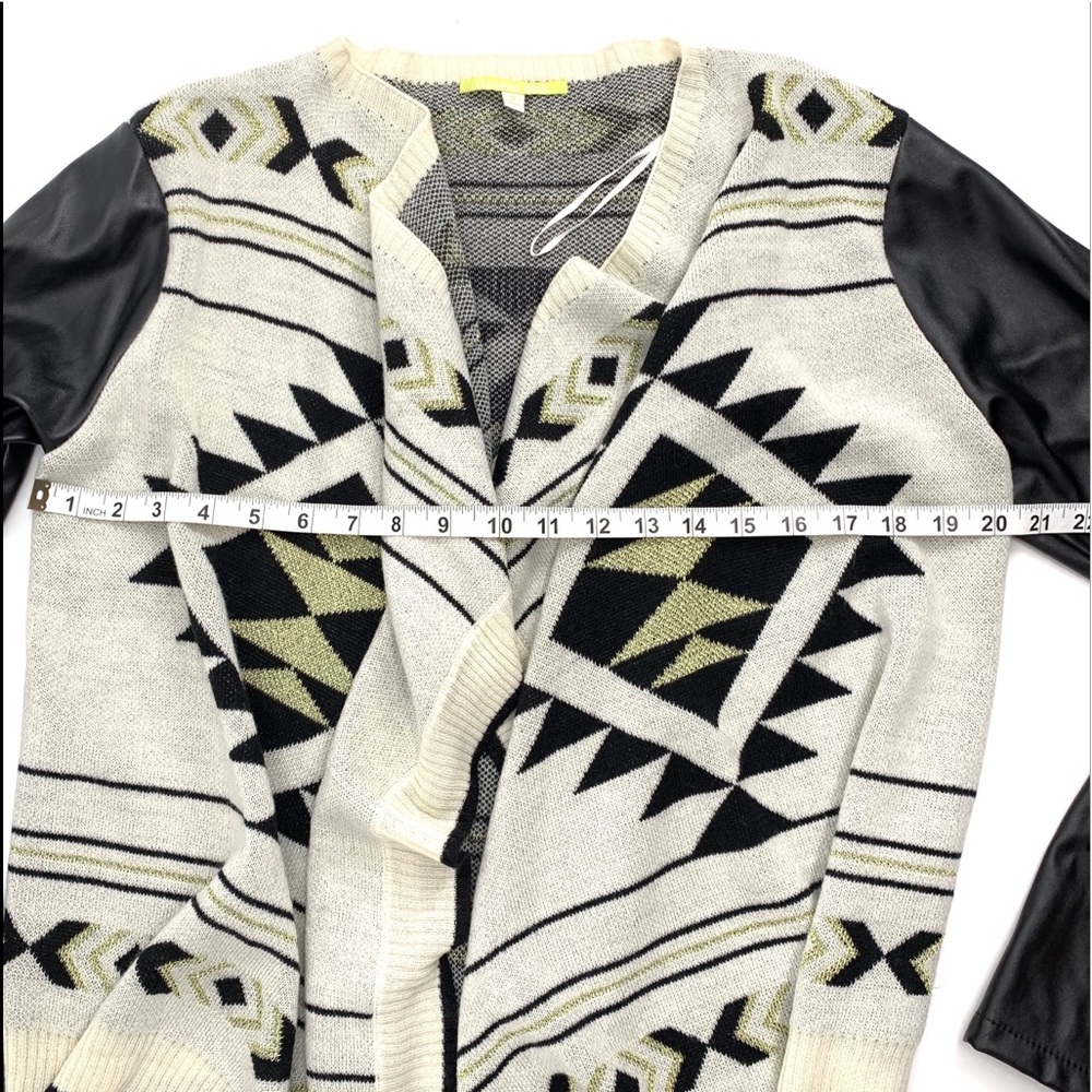 Gianni Bini Tribal Aztec Print Cardigan size small - Picture 8 of 8